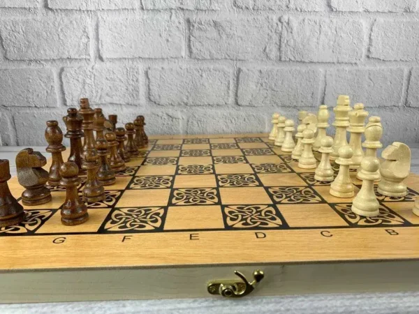 Настольная игра 3 в 1 Шахматы. Шашки. Нарды. 50х50см. Большие фигуры Настольная игра 3 в 1 Шахматы. Шашки. Нарды. 50х50см. Большие фигуры - 4